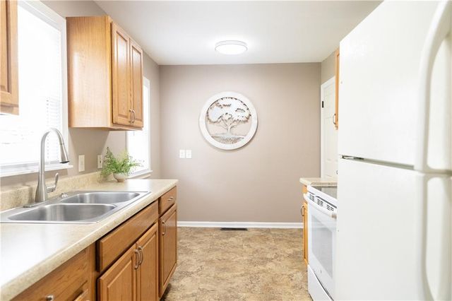 1713 N Dodgion Avenue, Independence, MO 64050