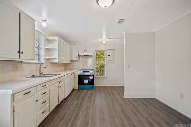 8608 Hicks Rd, Mabelvale, AR 72103