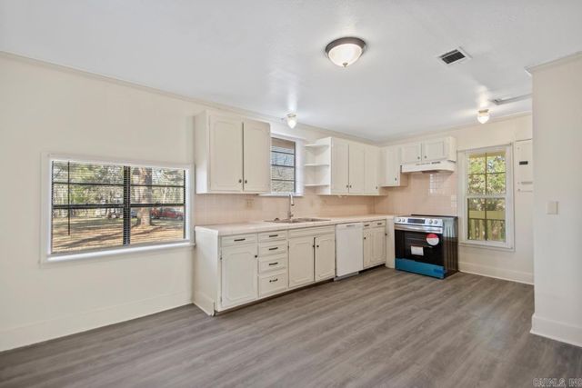 8608 Hicks Rd, Mabelvale, AR 72103