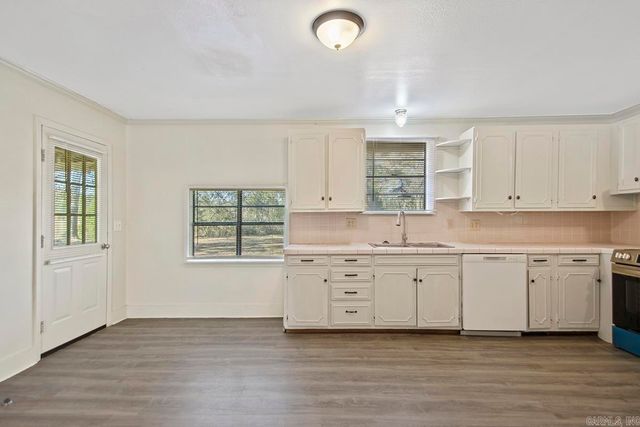 8608 Hicks Rd, Mabelvale, AR 72103