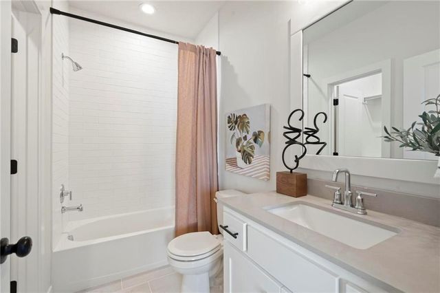 821 Bridgeshire Drive, Raymore, MO 64083