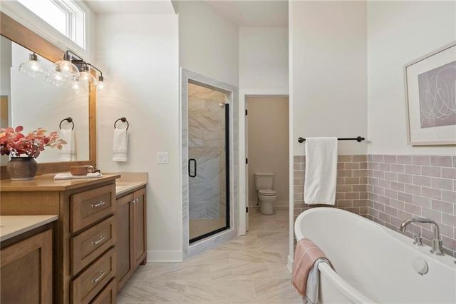 821 Bridgeshire Drive, Raymore, MO 64083