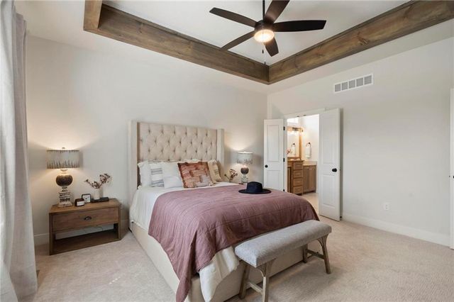 821 Bridgeshire Drive, Raymore, MO 64083