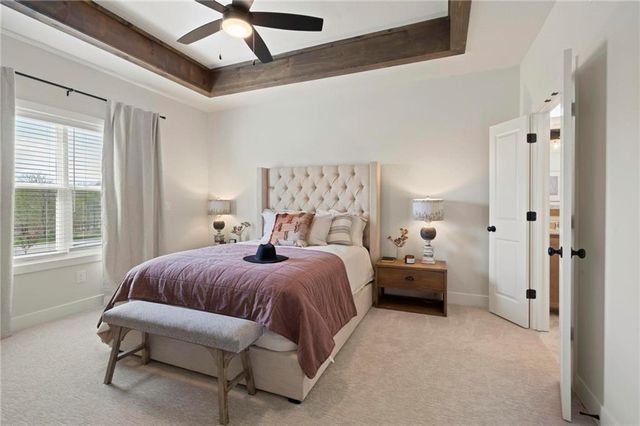 821 Bridgeshire Drive, Raymore, MO 64083