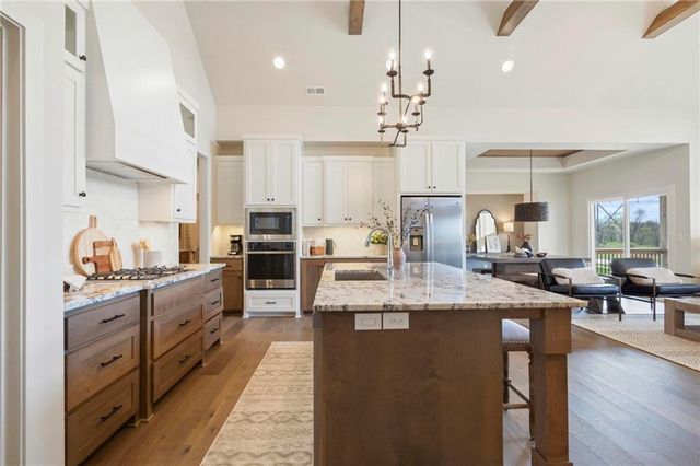 821 Bridgeshire Drive, Raymore, MO 64083