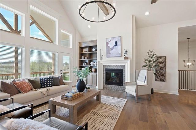 821 Bridgeshire Drive, Raymore, MO 64083