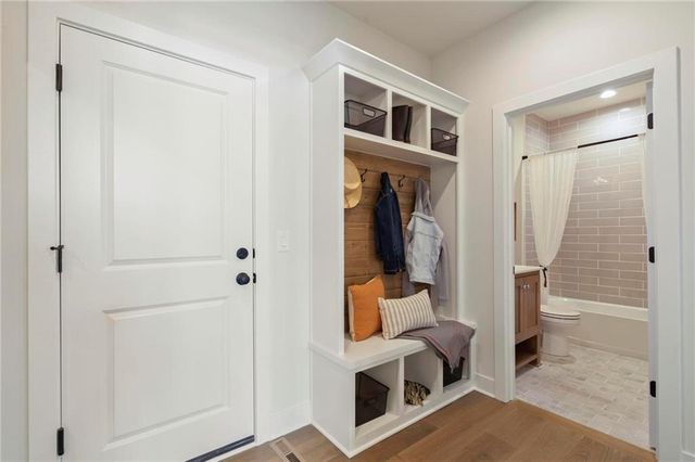 821 Bridgeshire Drive, Raymore, MO 64083