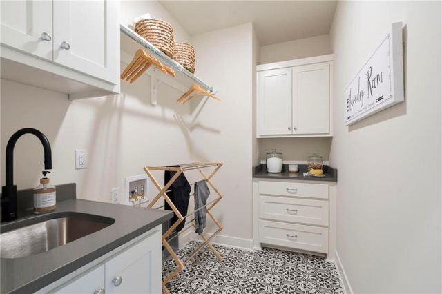 821 Bridgeshire Drive, Raymore, MO 64083