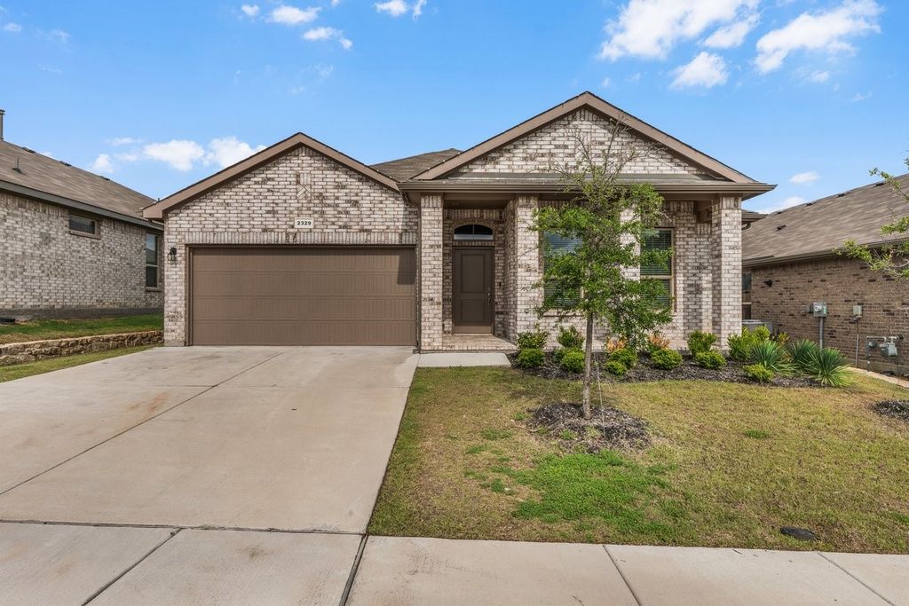 2329 Briscoe Ranch Drive, Weatherford, TX 76087