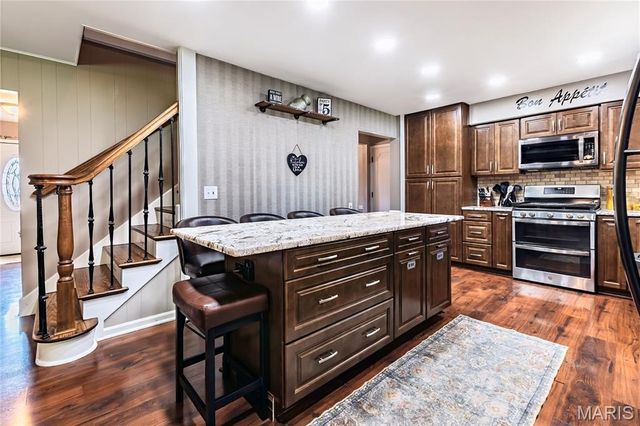 9047 Lowill Lane, Crestwood, MO 63126