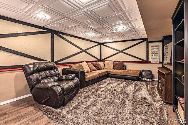 9047 Lowill Lane, Crestwood, MO 63126