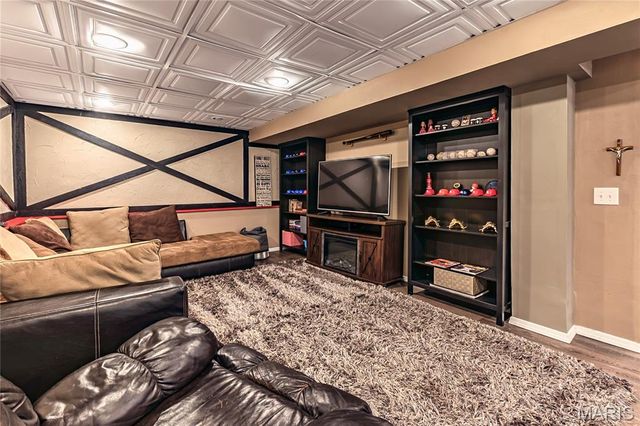 9047 Lowill Lane, Crestwood, MO 63126