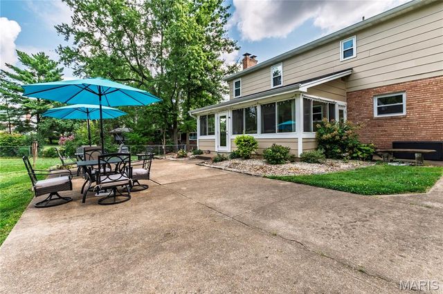 9047 Lowill Lane, Crestwood, MO 63126