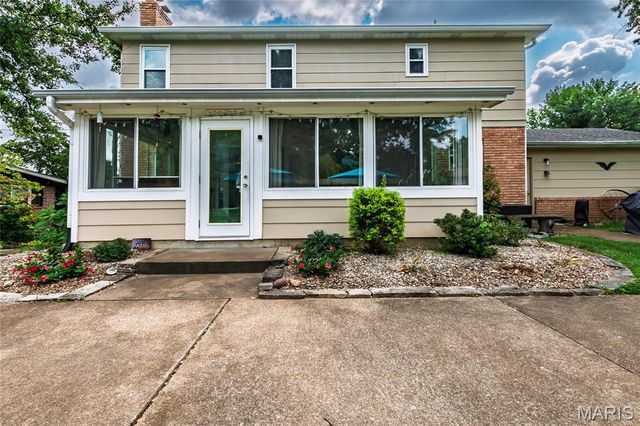 9047 Lowill Lane, Crestwood, MO 63126