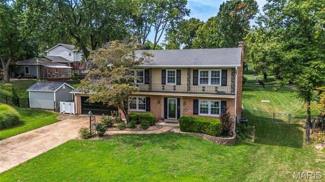9047 Lowill Lane, Crestwood, MO 63126