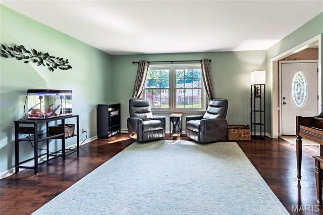 9047 Lowill Lane, Crestwood, MO 63126