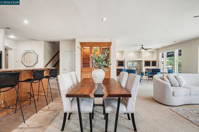 5666 Oakmont Ct, Discovery Bay, CA 94505