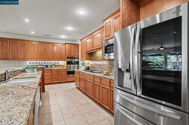 5666 Oakmont Ct, Discovery Bay, CA 94505