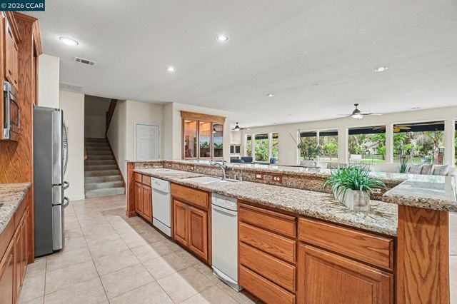 5666 Oakmont Ct, Discovery Bay, CA 94505