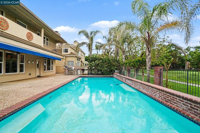 5666 Oakmont Ct, Discovery Bay, CA 94505