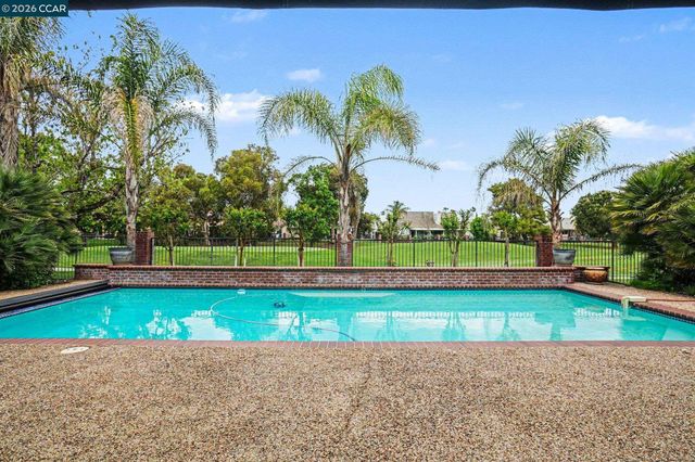 5666 Oakmont Ct, Discovery Bay, CA 94505