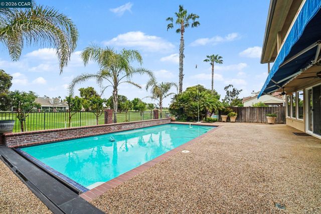 5666 Oakmont Ct, Discovery Bay, CA 94505