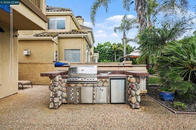 5666 Oakmont Ct, Discovery Bay, CA 94505