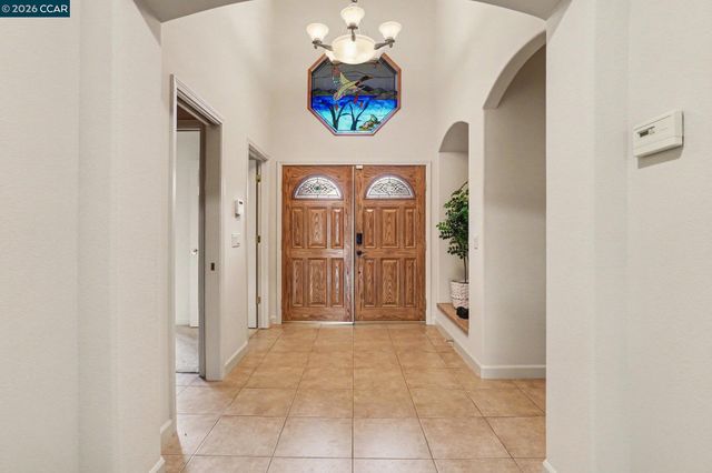 5666 Oakmont Ct, Discovery Bay, CA 94505