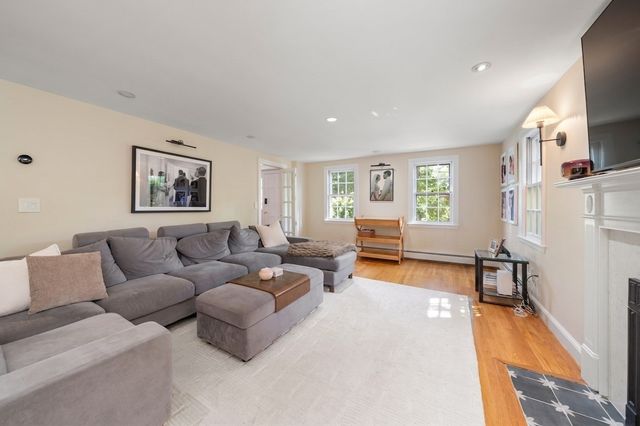 14 Thoreau Rd, Acton, MA 01720