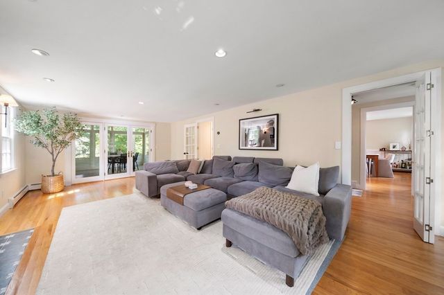 14 Thoreau Rd, Acton, MA 01720