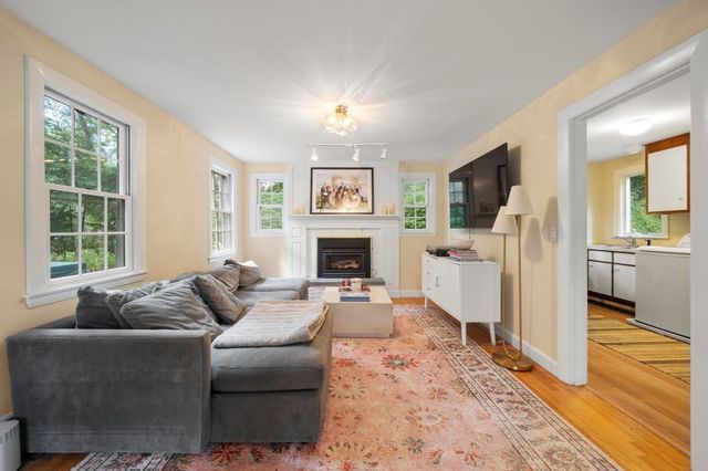 14 Thoreau Rd, Acton, MA 01720