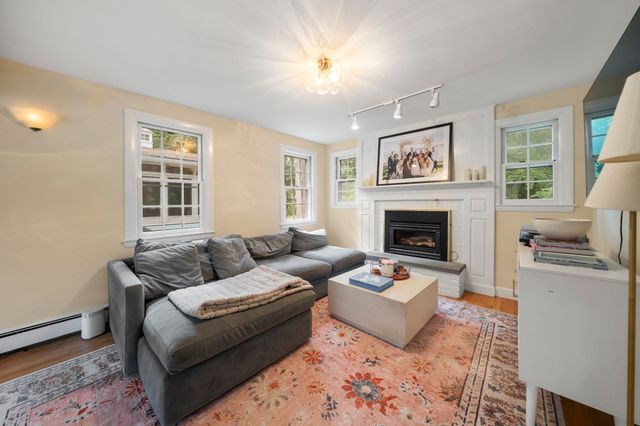 14 Thoreau Rd, Acton, MA 01720