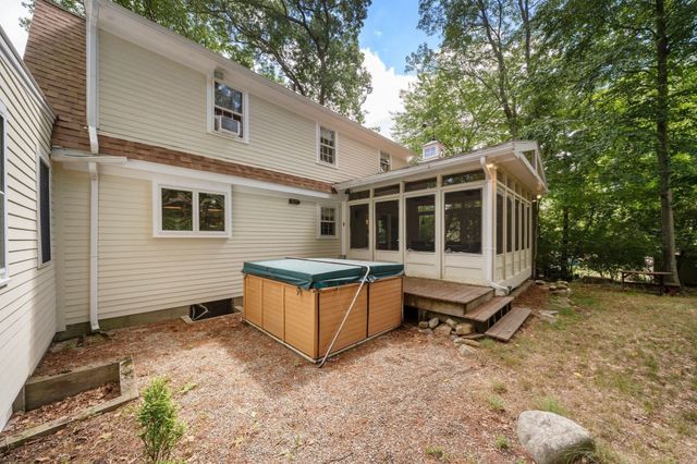 14 Thoreau Rd, Acton, MA 01720