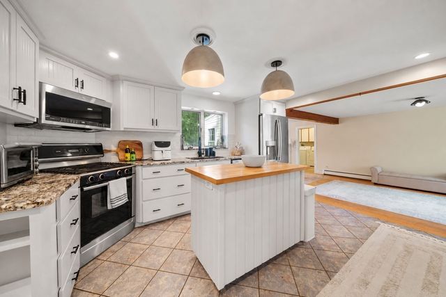 14 Thoreau Rd, Acton, MA 01720