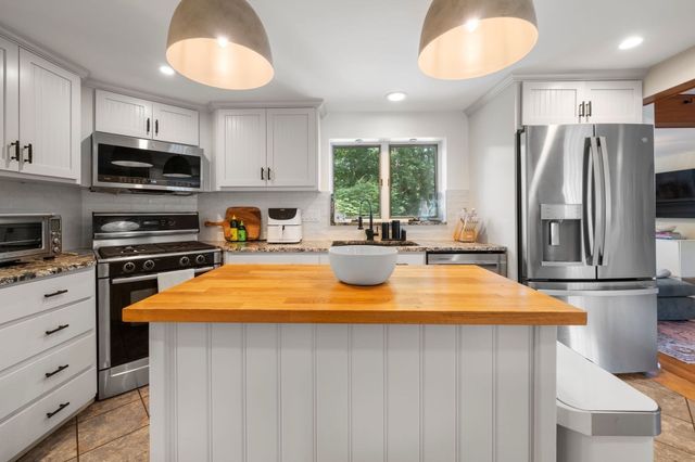 14 Thoreau Rd, Acton, MA 01720