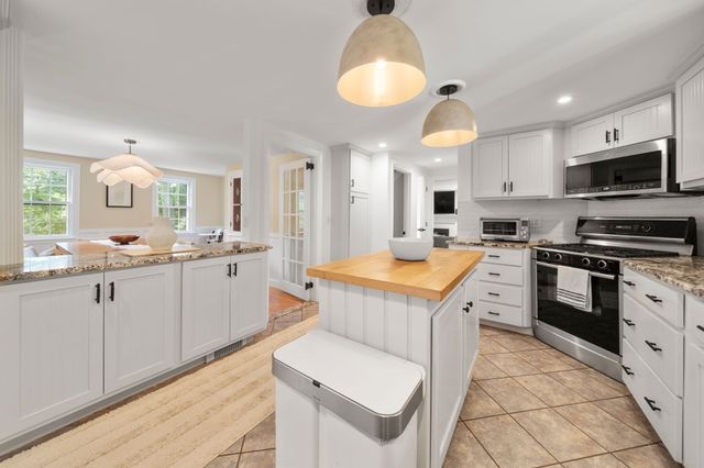 14 Thoreau Rd, Acton, MA 01720