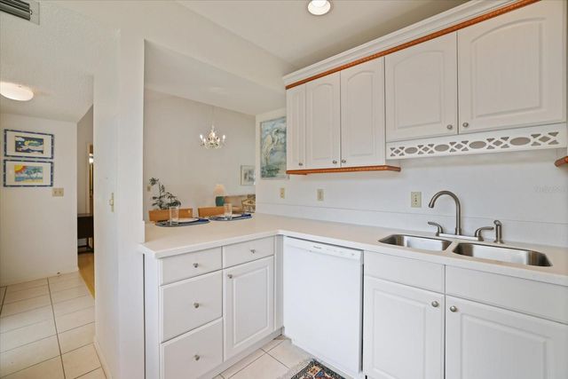 715 BIRD BAY CIRCLE 120, Venice, FL 34285