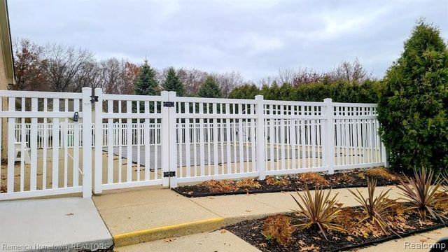 1137 Abbey Court, Westland, MI 48185