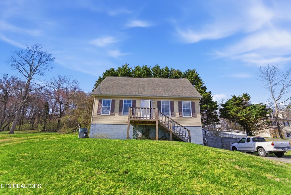 1417 Wilson Rd, Knoxville, TN 37912