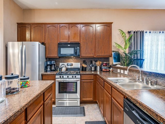 1128 Hayden Lane, Savannah, TX 76227