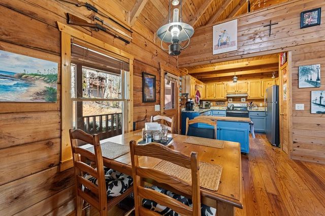 114 Hunterhill Way, Ellijay, GA 30540