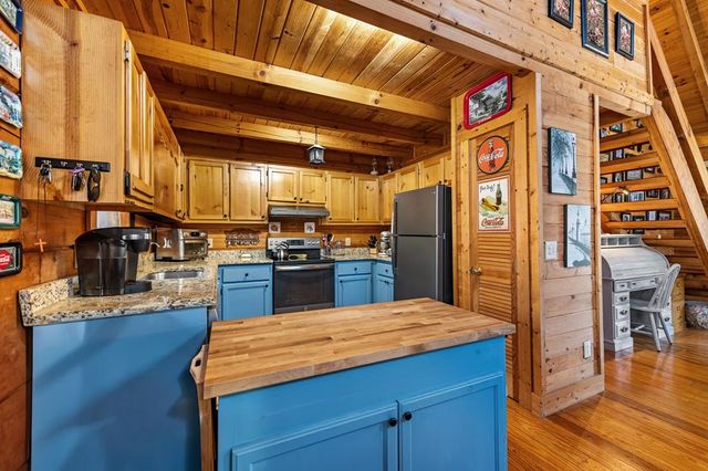 114 Hunterhill Way, Ellijay, GA 30540