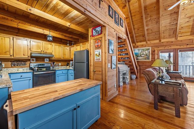 114 Hunterhill Way, Ellijay, GA 30540