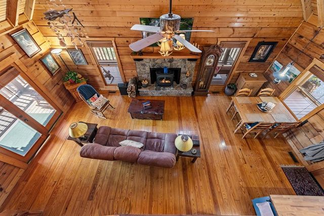 114 Hunterhill Way, Ellijay, GA 30540