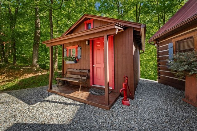 114 Hunterhill Way, Ellijay, GA 30540