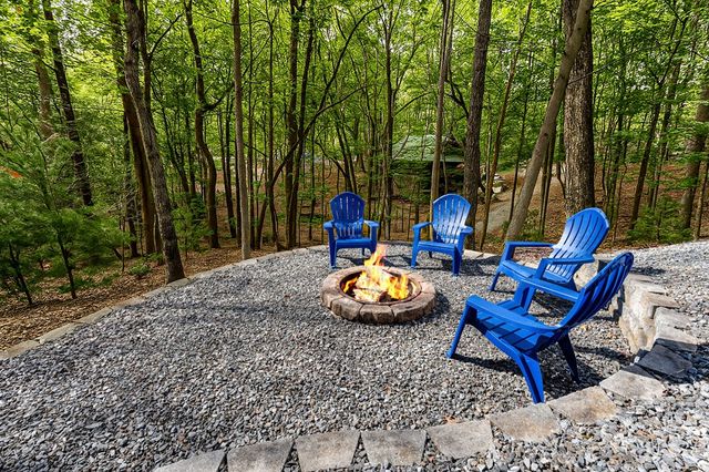 114 Hunterhill Way, Ellijay, GA 30540