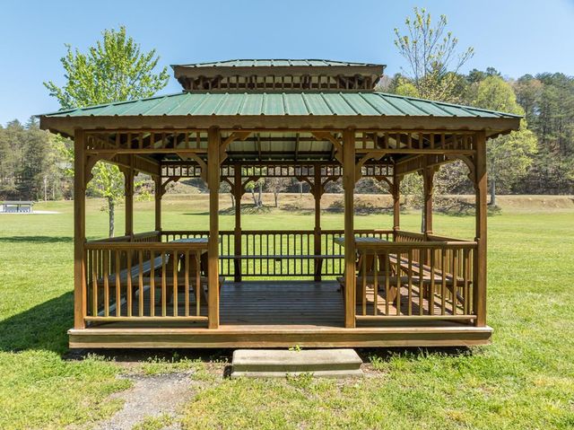 114 Hunterhill Way, Ellijay, GA 30540