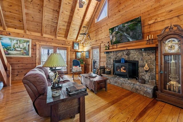 114 Hunterhill Way, Ellijay, GA 30540