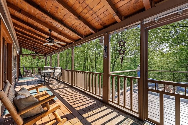 114 Hunterhill Way, Ellijay, GA 30540