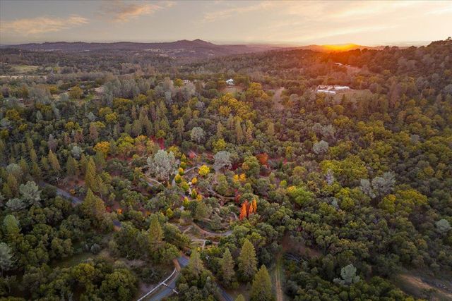 14446 Perimeter Rd, Grass Valley, CA 95949